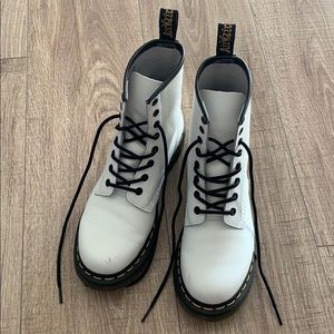 1460 8 Eye Boot in White
Dr. Martens